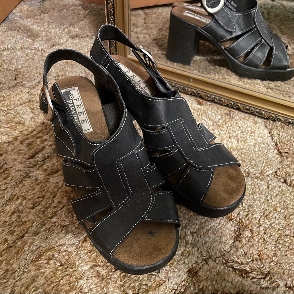 Free Parking Chunk Heel Black Sandal Heels